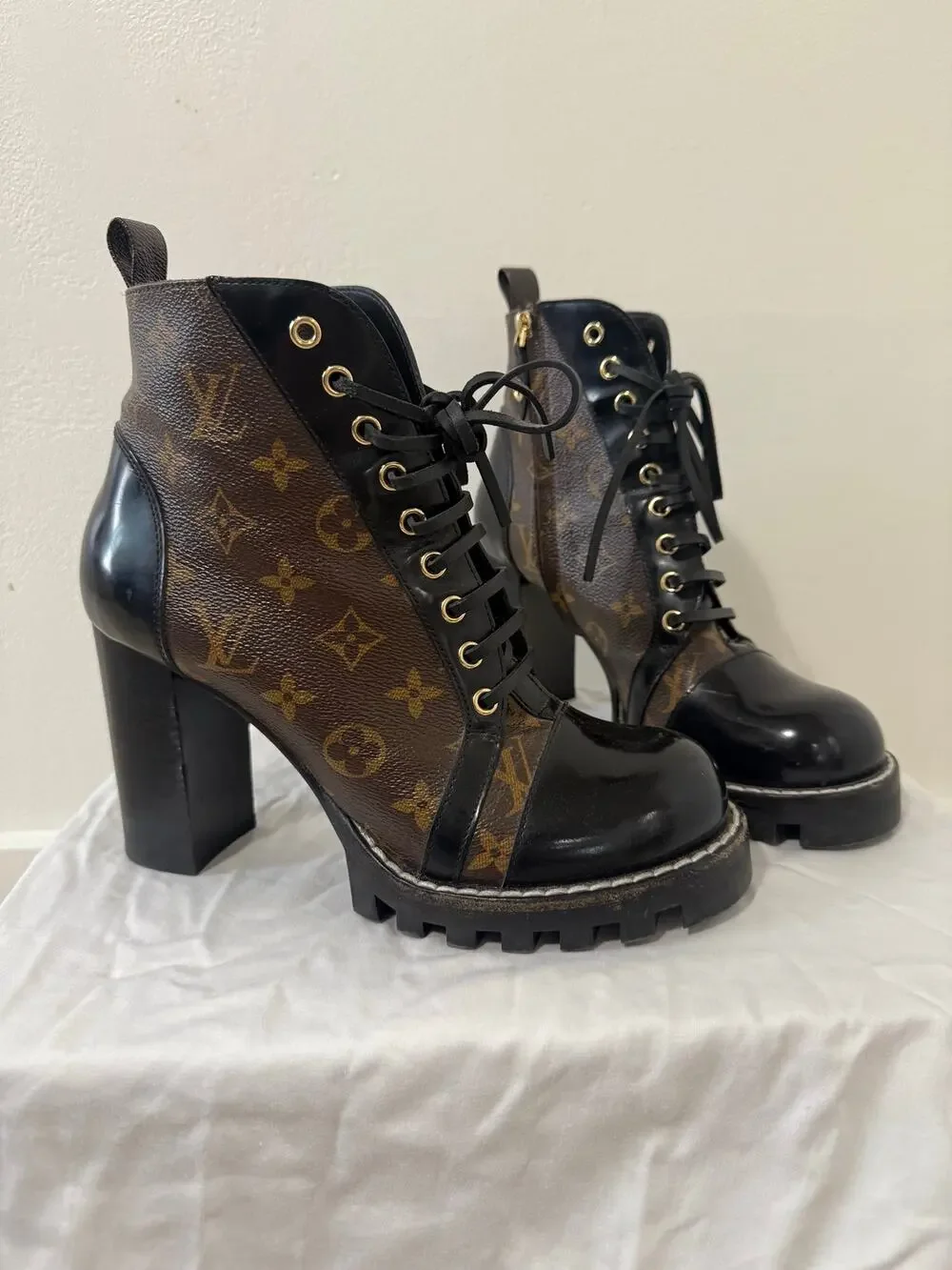 Louis Vuitton Star Trail Monogram Patent Leather Lace Up Ankle Boots IT 41 US 10